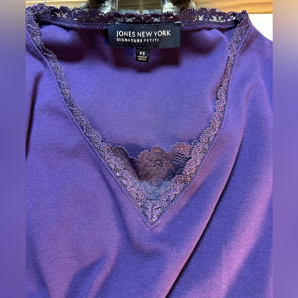 Jones New York Signature Petite Purple Lace V-Neck Top, Women's PS